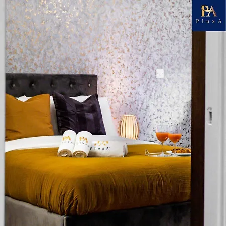 Pluxa Sunstone Deluxe - Spacious Centre Apartament *
