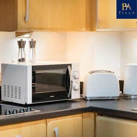 Pluxa Sunstone Deluxe - Spacious Centre Apartament